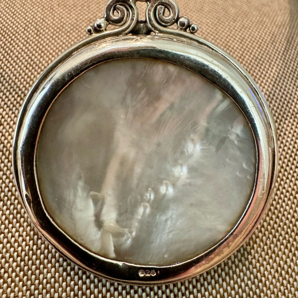 Bali Large Sterling Silver Mother of Pearl Buddha with Multicolor Gemstones - Picture 8 of 8
